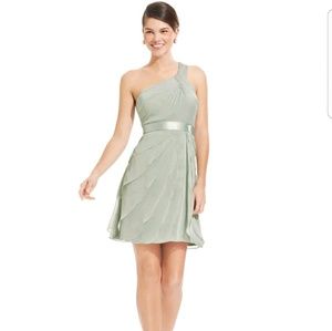 Adrianna Papell size 6 mint